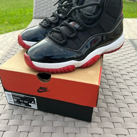 Jordan 11s Breds Size:8.5